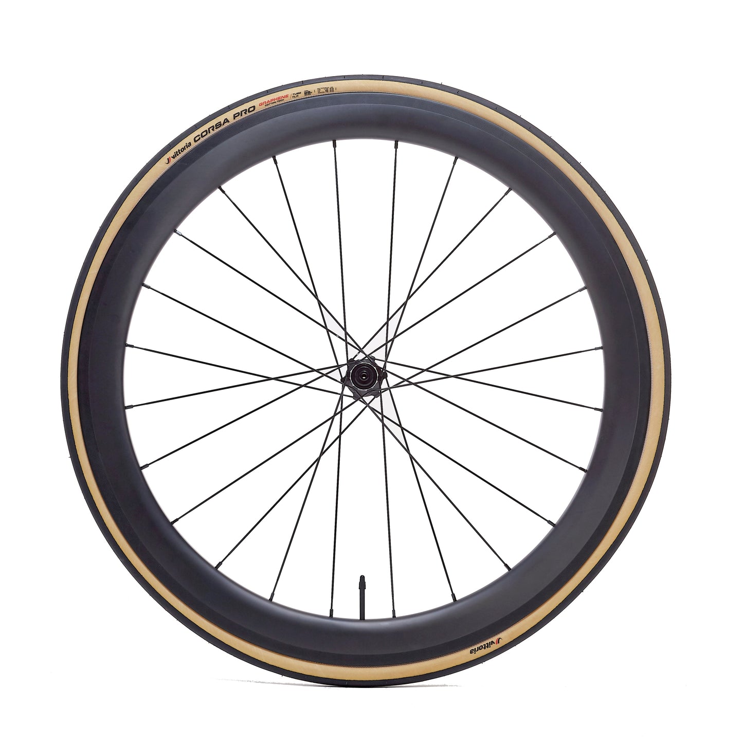Vista frontal de la rueda delantera de carbono 50mm para carretera – buje Ratchet System y diseño aerodinámico