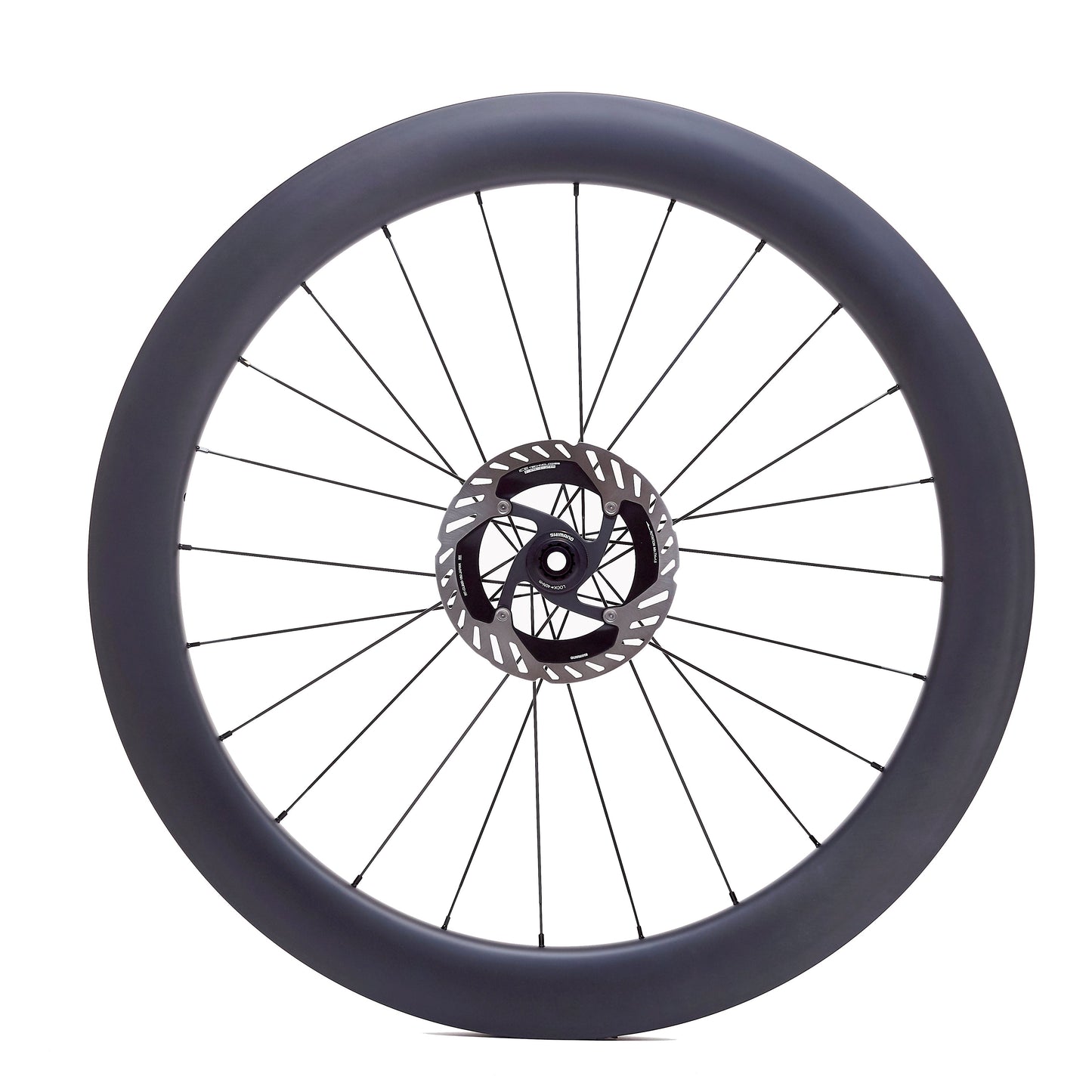 Rueda de carbono 60mm para carretera vista frontal, perfil de 60mm para mejorar la eficiencia en la rodadura y reducir la resistencia al viento. Ancho interno de 21.5mm para un ajuste óptimo del neumático, proporcionando mayor estabilidad y confort.