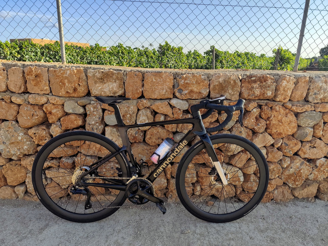 Cannondale con ruedas de carbono 40mm carretera