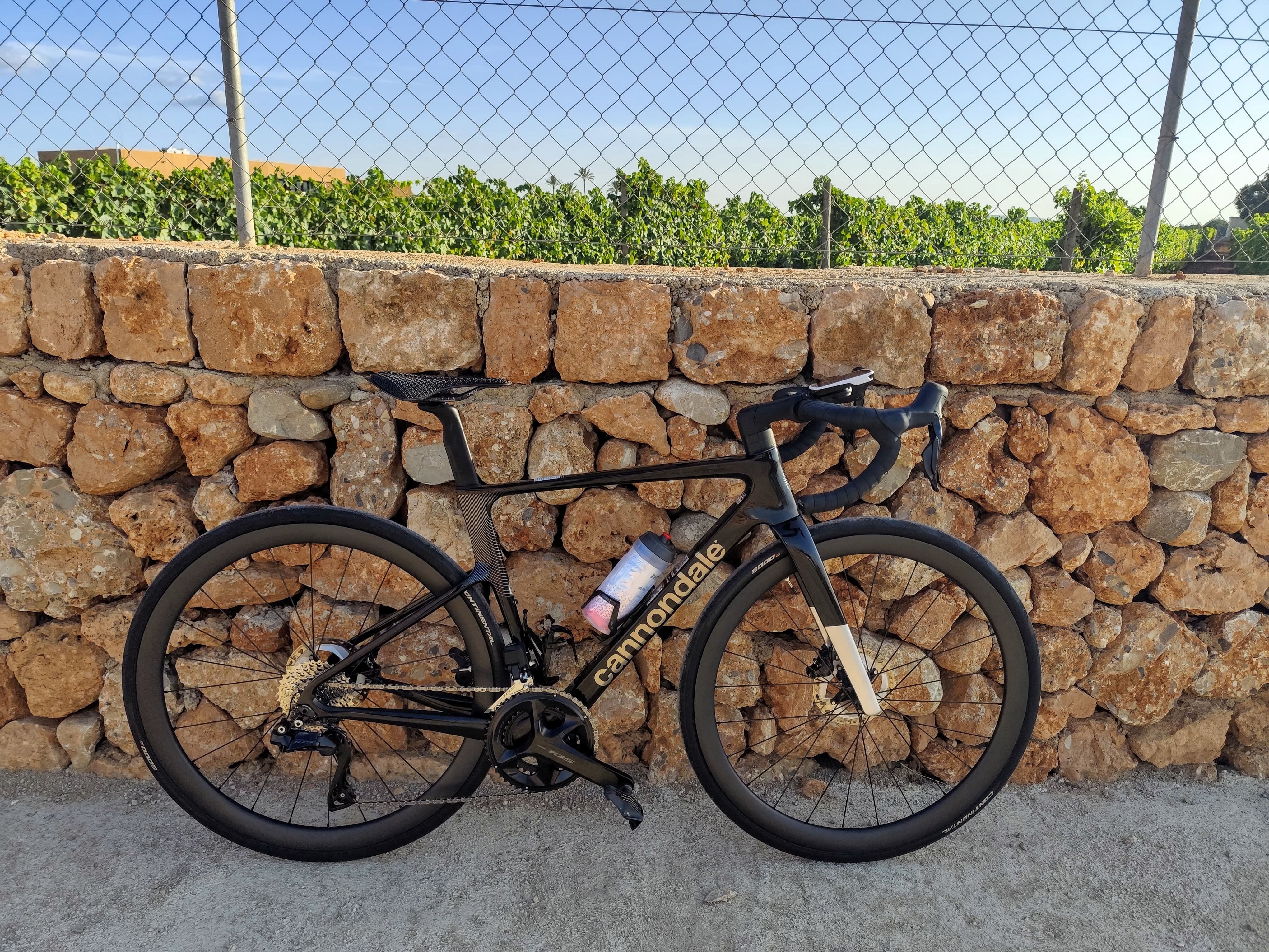 Cannondale con ruedas de carbono 40mm carretera