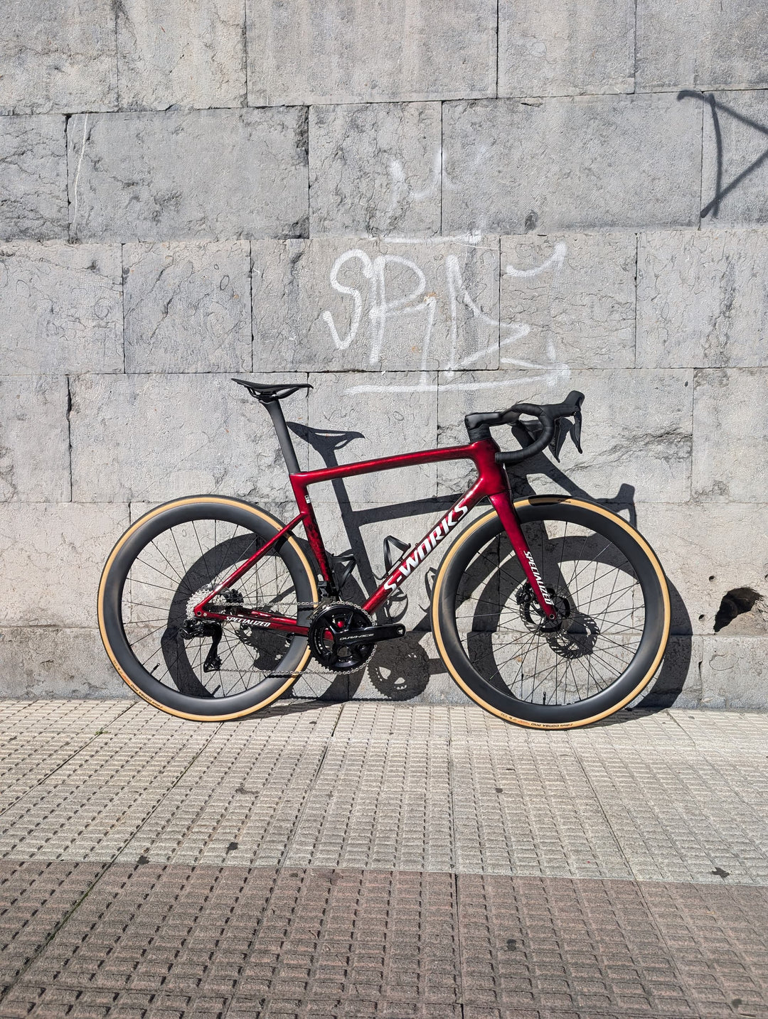 Ruedas de carbono de carretera NeruWheels con perfil aerodinámico y bujes Ratchet
