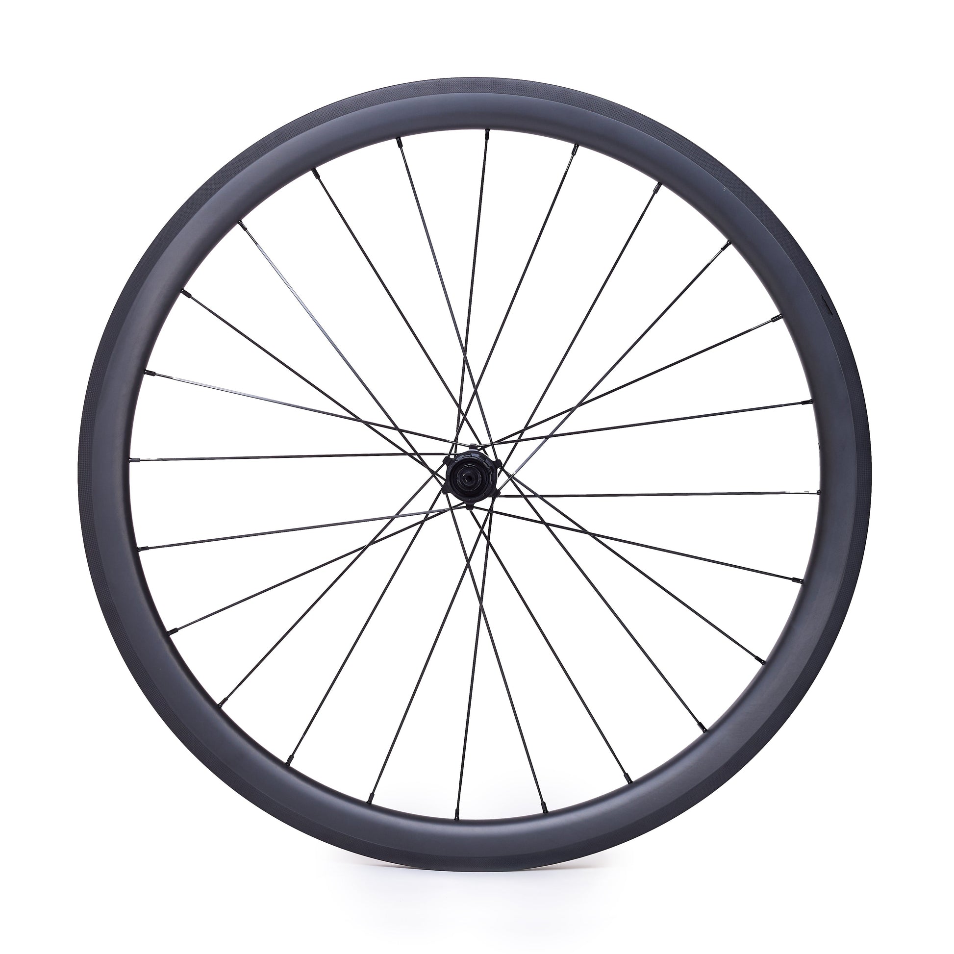 Vista frontal de la rueda de carbono NeruWheels 40mm para carretera con freno de zapata