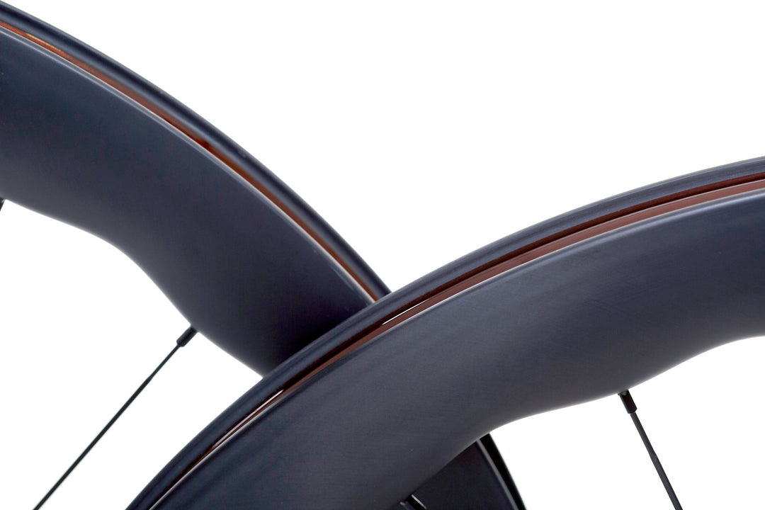 Detalle ruedas Wave gravel con la cinta tubeless colocada