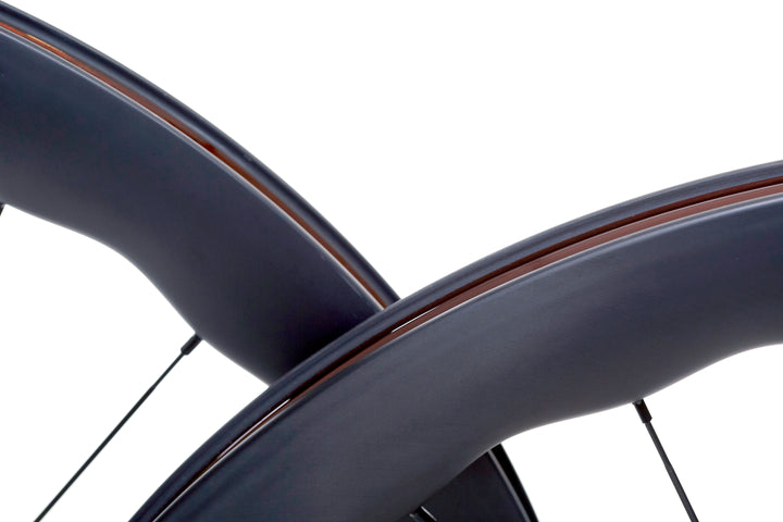 Detalle ruedas Wave gravel con la cinta tubeless colocada
