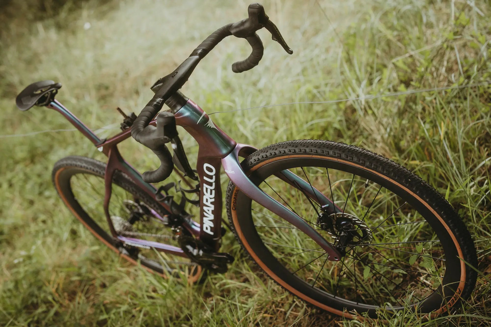 Ruedas_Gravel_Carbono_40mm montadas en una Pinarello Grevil