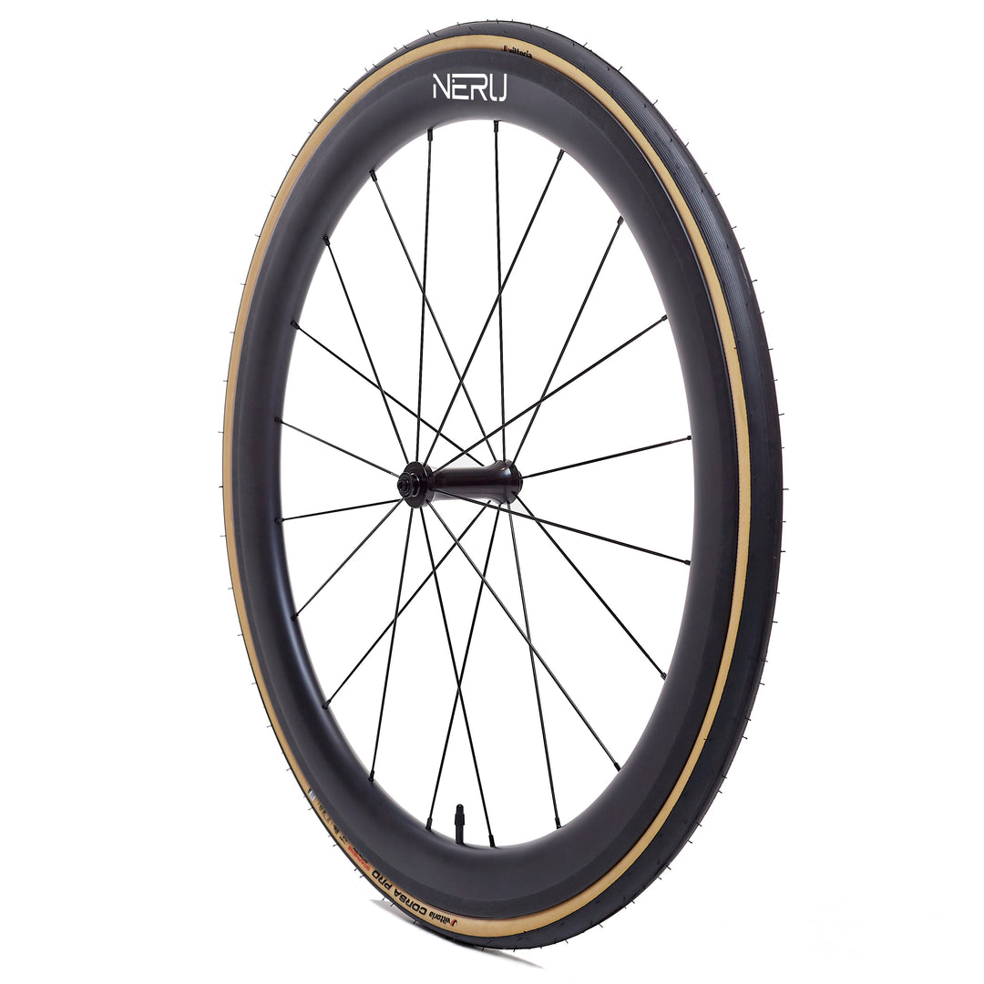 Rueda NERU de carbono 50mm para freno de llanta con pista de frenado basalto, vista lateral