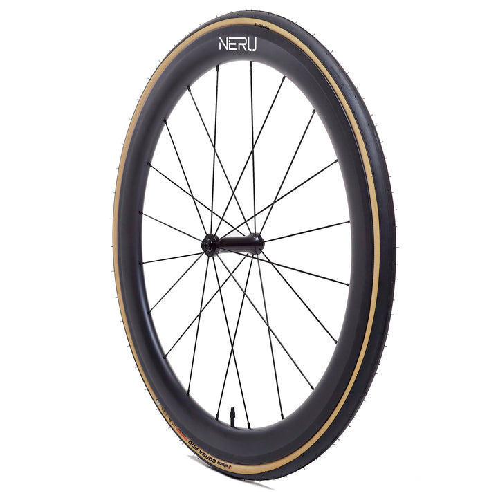 Rueda NERU de carbono 50mm para freno de llanta con pista de frenado basalto, vista lateral