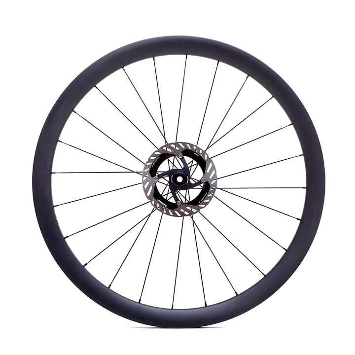 Rueda de carbono de 40 mm para gravel, vista frontal, llanta tubeless ready de 25 mm internos