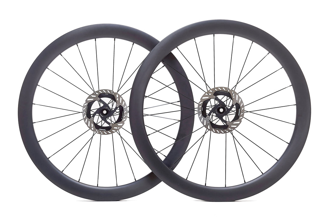Par de ruedas de carbono NeruWheels para gravel, perfil aero rodador de 50 mm, tubeless ready y bujes Ratchet System
