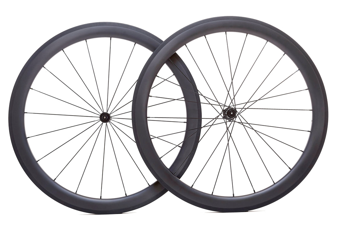 Par de ruedas de carbono NeruWheels para freno de zapata, perfil aero de 50 mm, pista de frenado en carbono y bujes Ratchet System